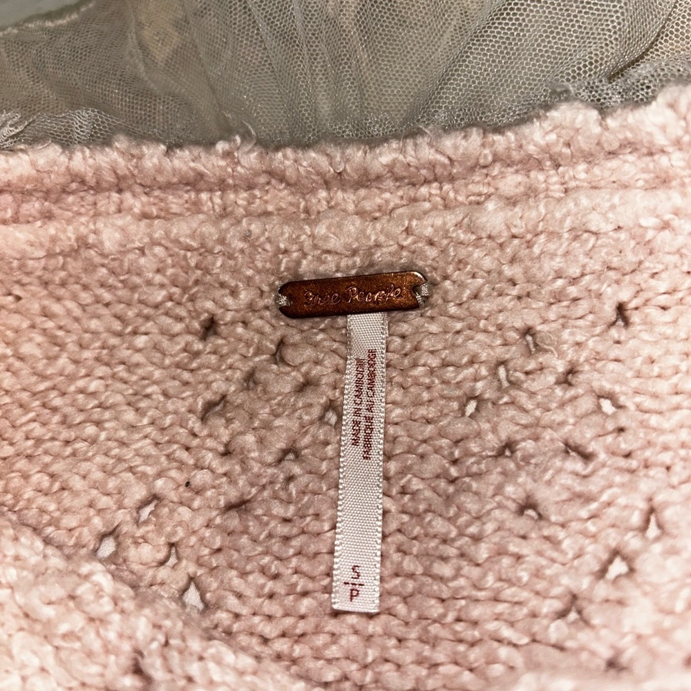 FREE PEOPLE Hold Me Closer Pink Pearl
Sweater - Picture 7 of 8